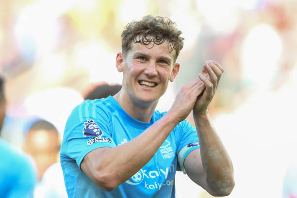 他依然不可 他依然不可